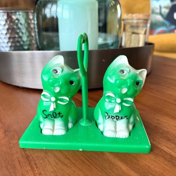 Vintage Green Cat Salt and Pepper Shakers - Picture 5 of 9